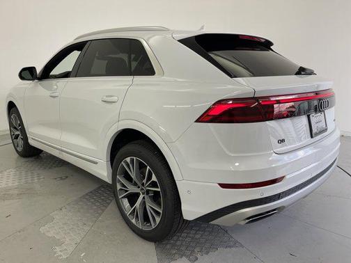 2025 Audi Q8 55 Premium