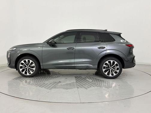 Daytona Gray Pearl Effect 2026 Audi Q3 TFSI quattro S tronic