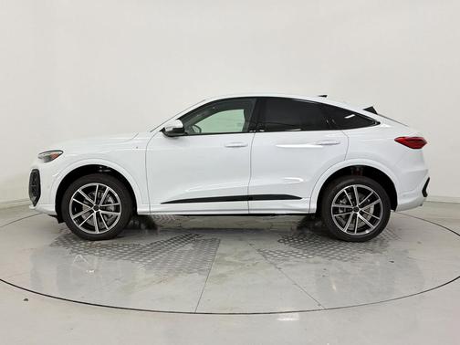 Glacier White Metallic 2026 Audi Q5 Sportback Premium Plus TFSI quattro S tronic