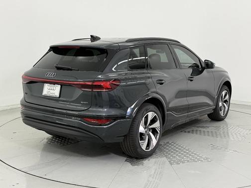 2025 Audi Q6 e-tron Premium Plus quattro