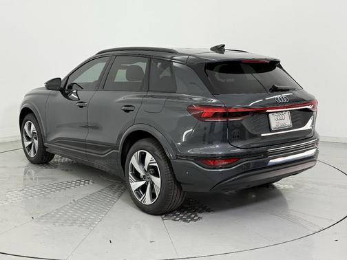 2025 Audi Q6 e-tron Premium Plus quattro
