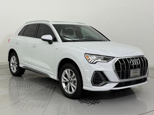 2025 Audi Q3 Premium 45 TFSI S line quattro Tiptronic