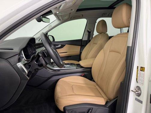 2022 Audi Q7 45 Premium Plus