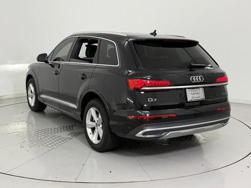 2023 Audi Q7 45 Premium Plus