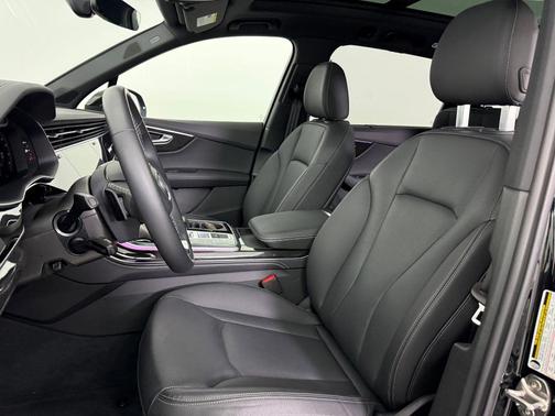 2025 Audi Q7 55 Premium Plus