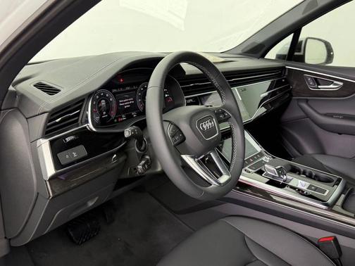 2026 Audi Q7 45 Premium