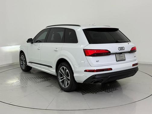 2026 Audi Q7 45 Premium