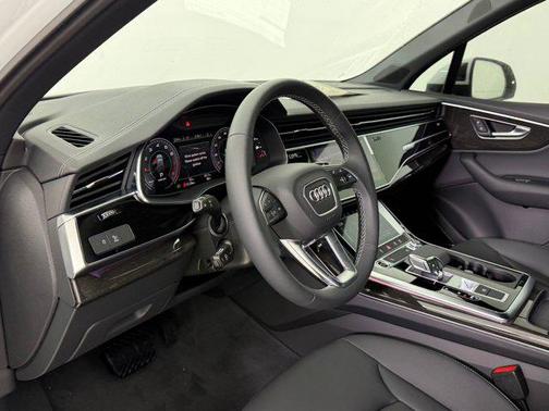 2026 Audi Q7 45 Premium