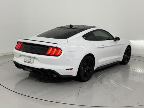 2021 Ford Mustang EcoBoost