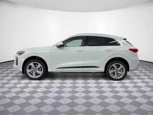 Glacier White Metallic 2026 Audi Q5 Premium Plus TFSI quattro S tronic