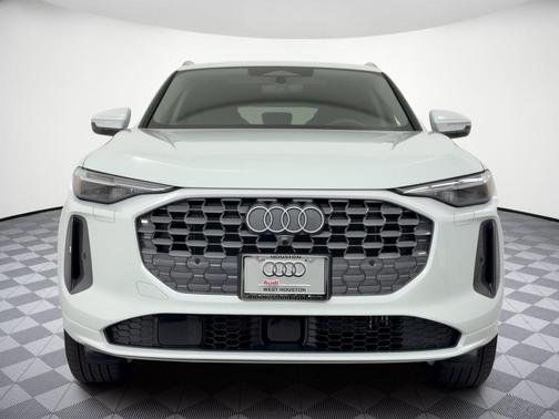 Glacier White Metallic 2026 Audi Q5 Premium Plus TFSI quattro S tronic