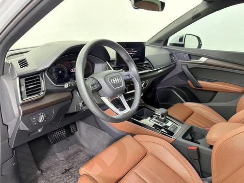 Glacier White Metallic 2023 Audi Q5 45 S line Premium Plus