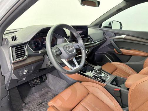 Glacier White Metallic 2023 Audi Q5 45 S line Premium Plus