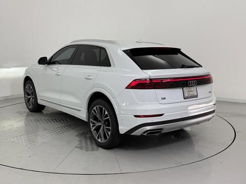 2025 Audi Q8 55 Premium