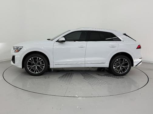 2025 Audi Q8 55 Premium