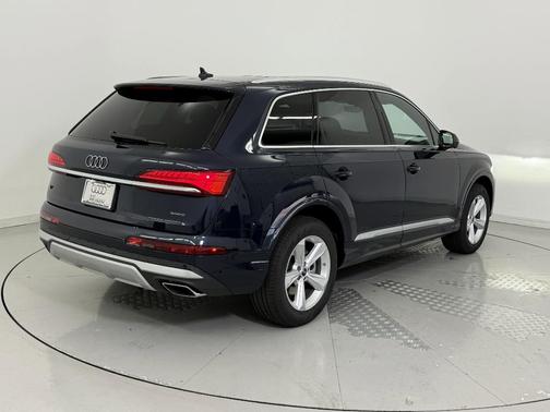 2025 Audi Q7 55 Premium