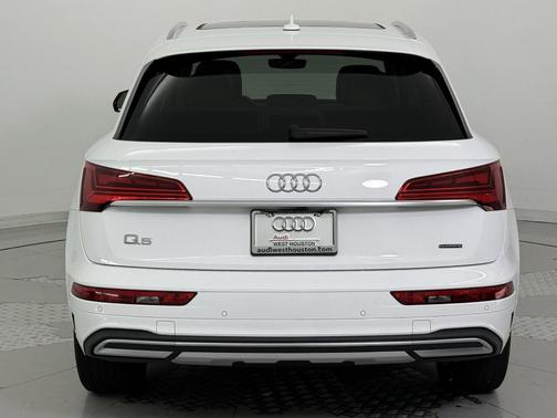 2022 Audi Q5 40 Premium Plus