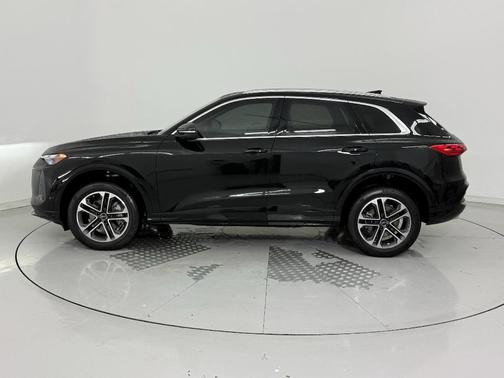 2025 Audi Q5 Premium