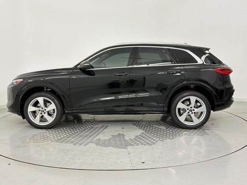 Mythos Black Metallic 2026 Audi Q5 Premium Plus TFSI quattro S tronic