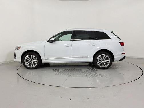 White 2025 Audi Q7 55 Premium Plus