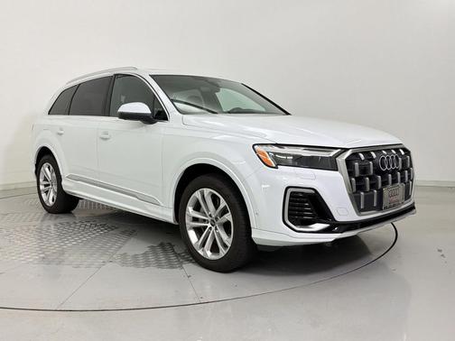 White 2025 Audi Q7 55 Premium Plus