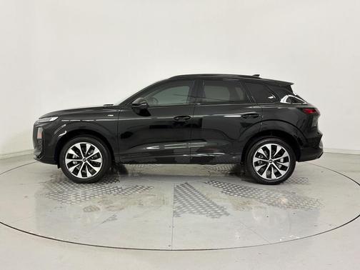 Mythos Black Metallic 2026 Audi Q3 TFSI quattro S tronic