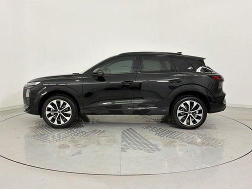 Mythos Black Metallic 2026 Audi Q3 TFSI quattro S tronic