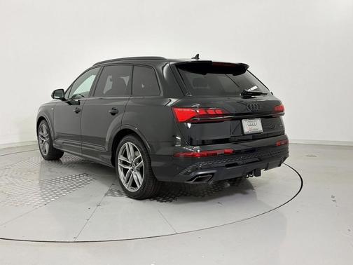 Mythos Black Metallic 2026 Audi Q7 55 Prestige