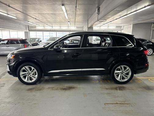 2023 Audi Q7 55 Premium Plus