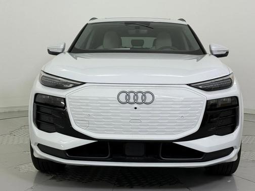 2025 Audi Q6 e-tron Premium Plus quattro