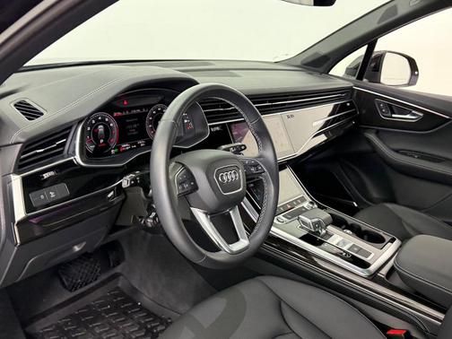 2025 Audi Q7 55 Premium Plus