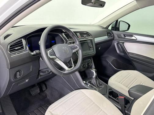 Pure White 2024 Volkswagen Tiguan 2.0T S
