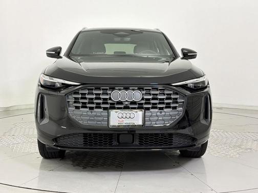 Mythos Black Metallic 2025 Audi Q5 Premium TFSI quattro S tronic