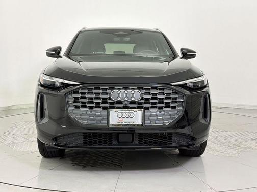 Mythos Black Metallic 2025 Audi Q5 Premium TFSI quattro S tronic
