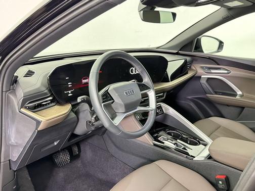 Mythos Black Metallic 2025 Audi Q5 Premium TFSI quattro S tronic