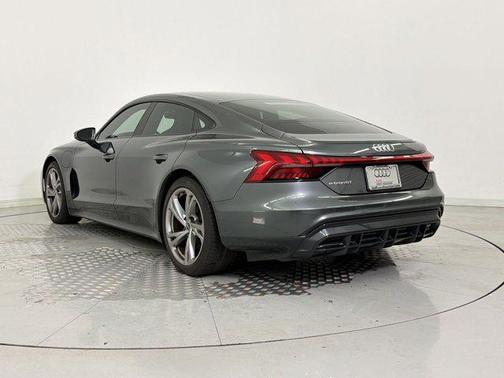 Daytona Gray Pearl Effect 2023 Audi e-tron GT Premium Plus quattro