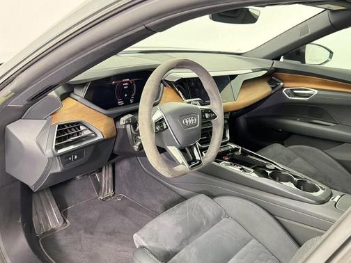 Daytona Gray Pearl Effect 2023 Audi e-tron GT Premium Plus quattro