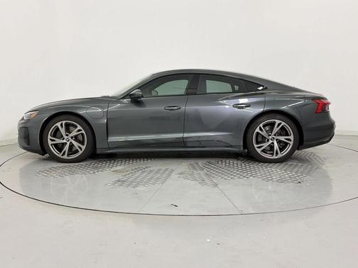 Daytona Gray Pearl Effect 2023 Audi e-tron GT Premium Plus quattro