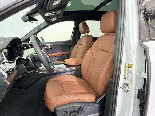 Glacier White Metallic 2026 Audi Q7 55 Premium Plus
