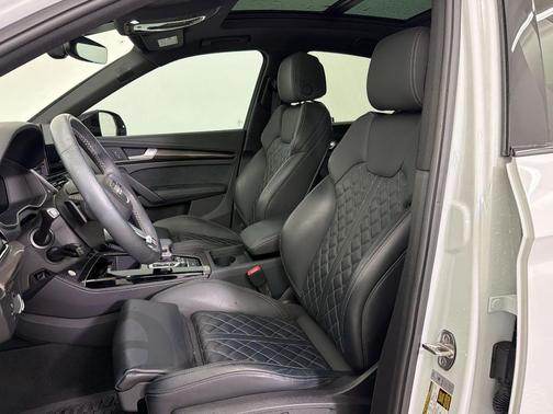 Glacier White Metallic 2024 Audi SQ5 3.0T Premium Plus