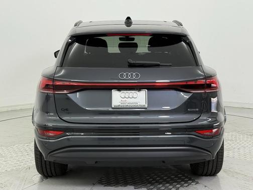 2025 Audi Q6 e-tron Premium quattro