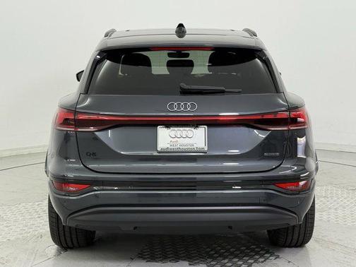 2025 Audi Q6 e-tron Premium quattro