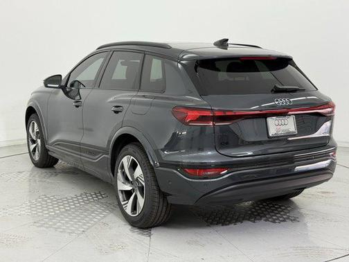2025 Audi Q6 e-tron Premium quattro