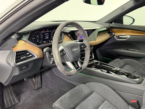 2023 Audi e-tron GT Premium Plus quattro