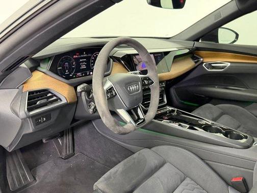 2023 Audi e-tron GT Premium Plus quattro