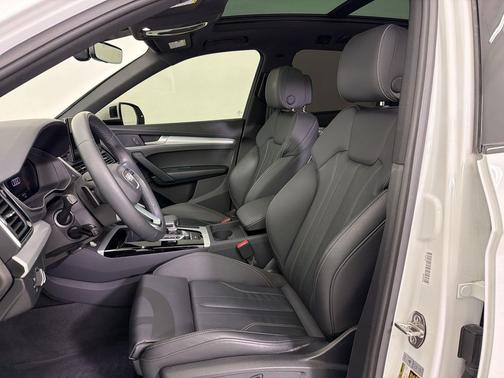 Arkona White 2024 Audi Q5 45 S line Premium