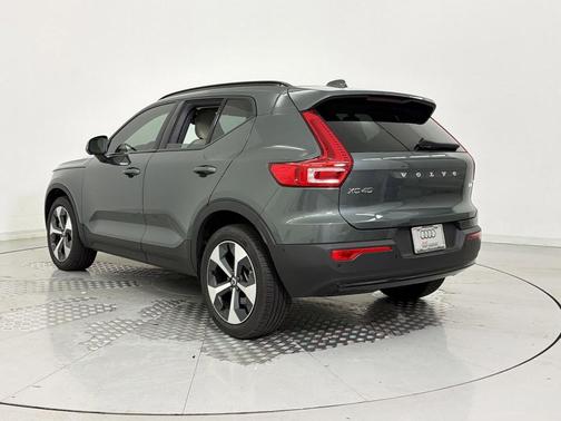 Forest Lake 2026 Volvo XC40 Plus, B4 FWD Gas (mild hybrid), Dark