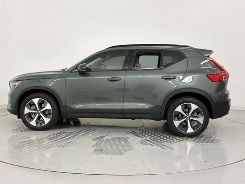 Forest Lake 2026 Volvo XC40 Plus, B4 FWD Gas (mild hybrid), Dark