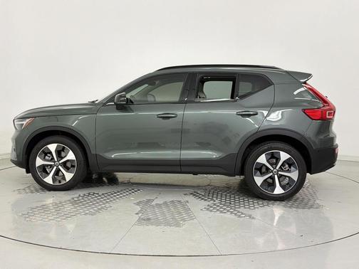 Forest Lake 2026 Volvo XC40 Plus, B4 FWD Gas (mild hybrid), Dark