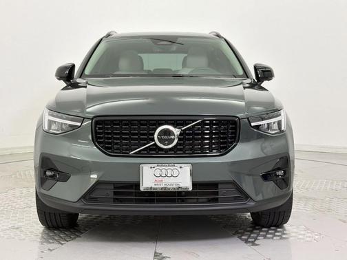Forest Lake 2026 Volvo XC40 Plus, B4 FWD Gas (mild hybrid), Dark